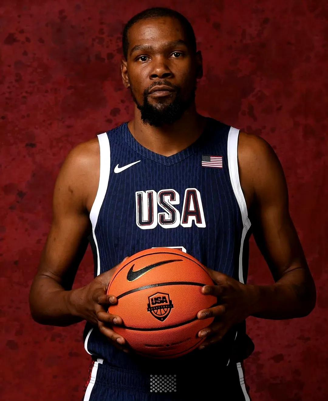 边后卫内收 边后卫内收